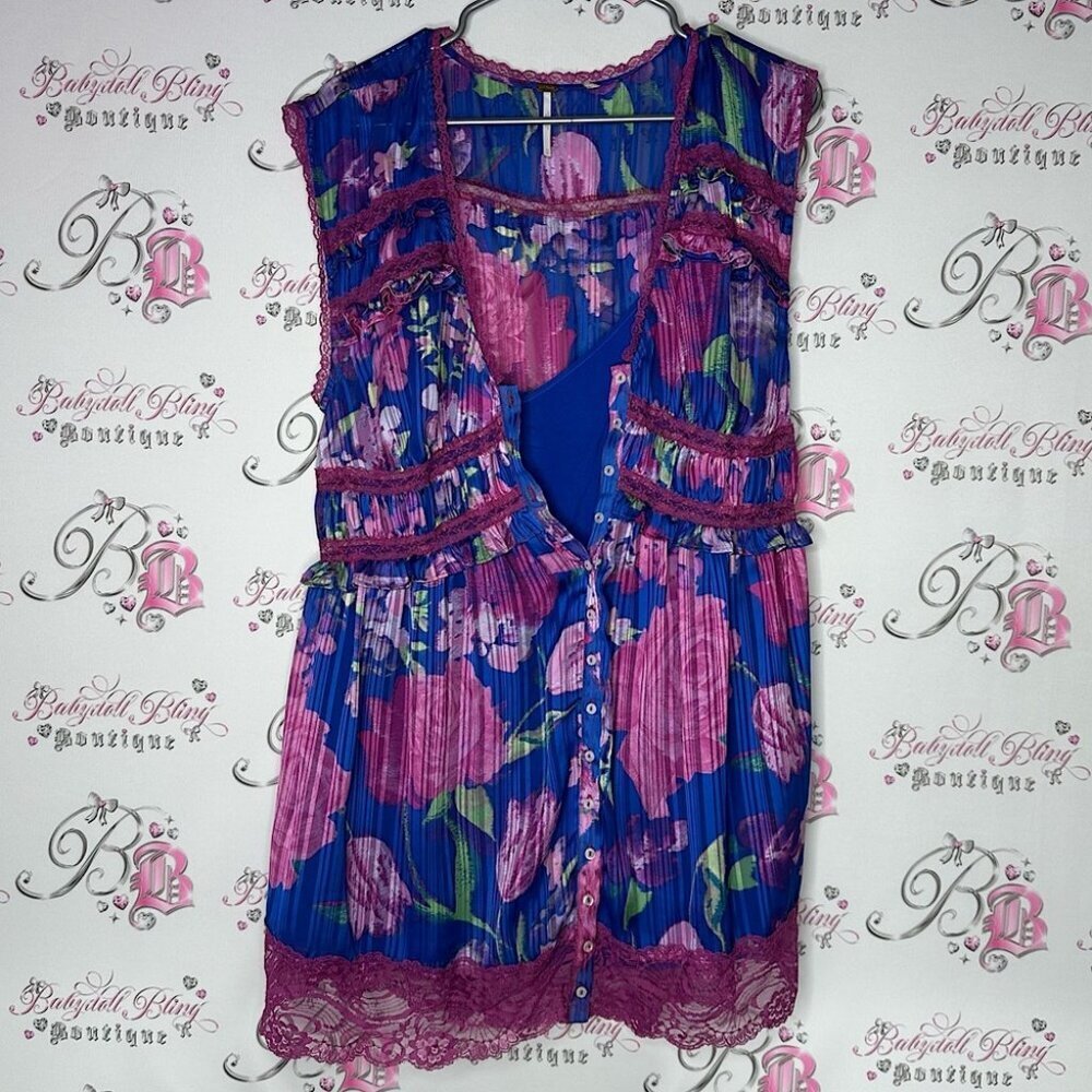Floral Pleated Dress with Lace Trim